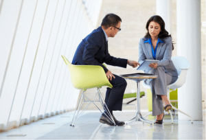 2 people having a meeting